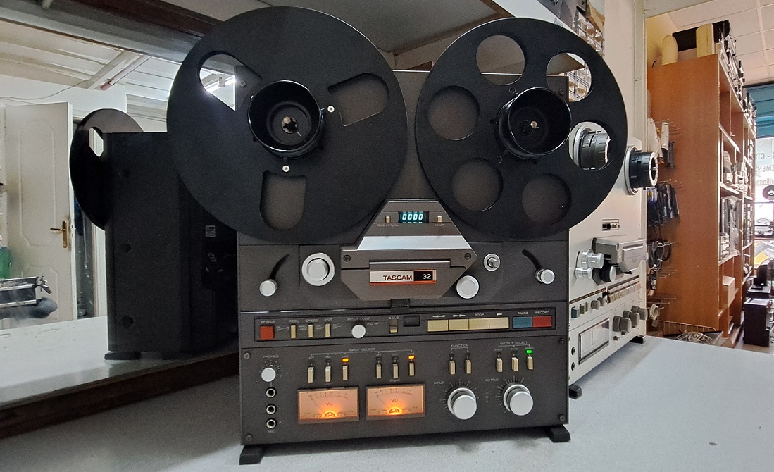 TASCAM 32